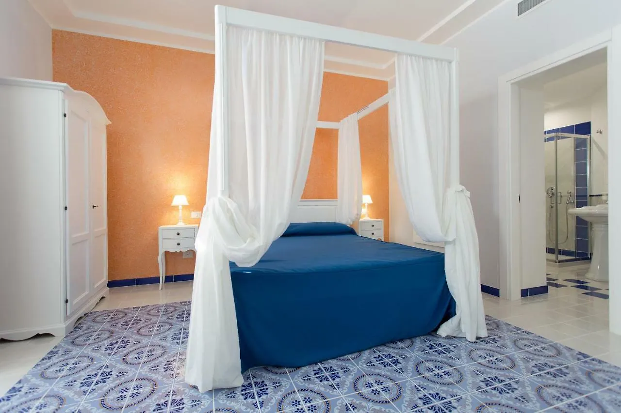 ליפארי Odysseus Hotel 3*,